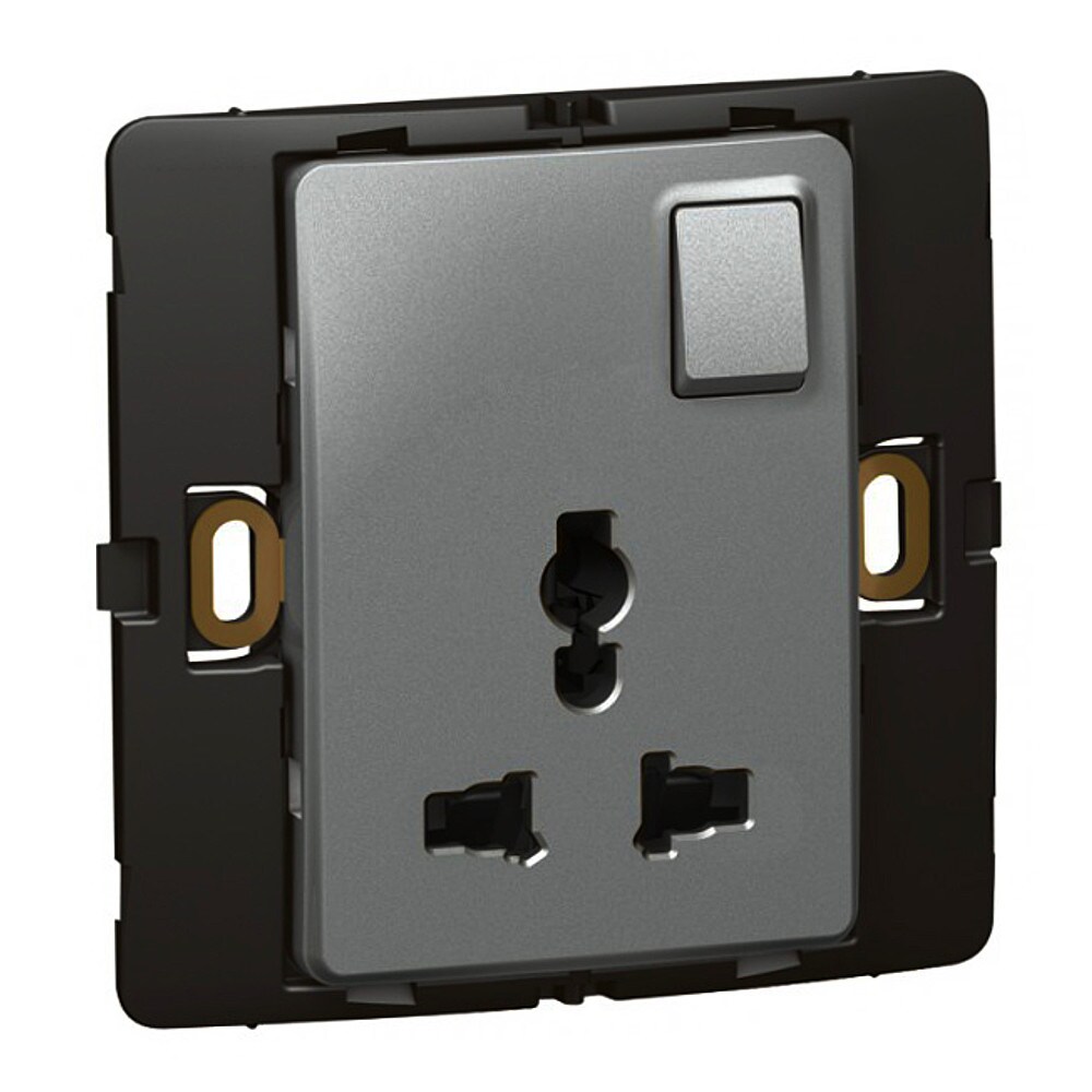 Beli Legrand 2P+E Multistandard Switched Socket outlet